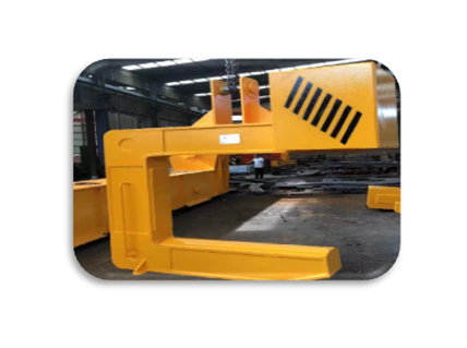Lifting beams experience bending forces when under a load, while spreader beams experience compressive forces.
